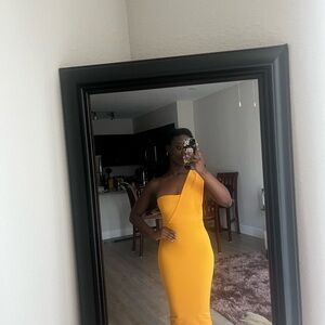 Elegant Yellow One-Shoulder Dress